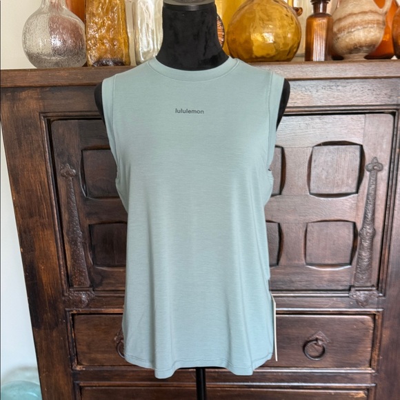 NWT Lululemon Jersey Training Muscle Tank Top Long Wordmark - Picture 2 of 8